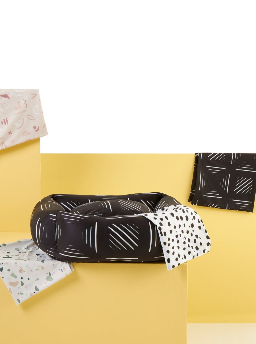 Monochrome Dog Bed + Spare Cover - Settle Beds